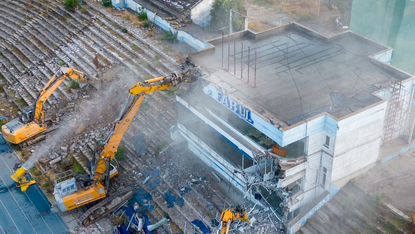 FOTO A început demolarea stadionului Farul din Constanța/ Echipa campioană va avea o arenă nouă de 18.500 de locuri