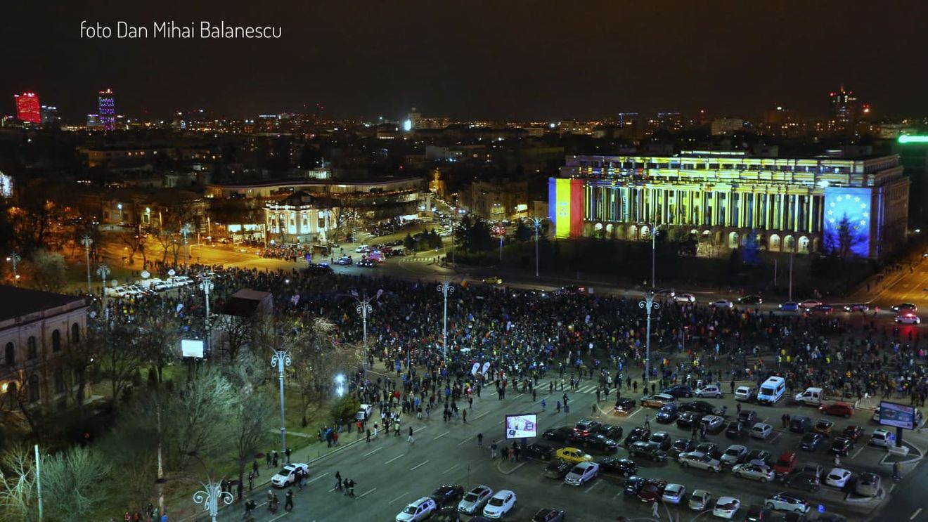 VIDEO Zeci de mii de oameni au protestat în București și în marile orașe din țară împotriva OUG pe justiție: ”Abrogați și apoi plecați!” / ”Asta este țara noastră, nu este moșia voastră”