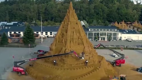 VIDEO Cel mai mare castel de nisip din lume a fost construit în Danemarca și a intrat în Cartea Recordurilor/ Tema construcției este coronavirusul care strivește lumea