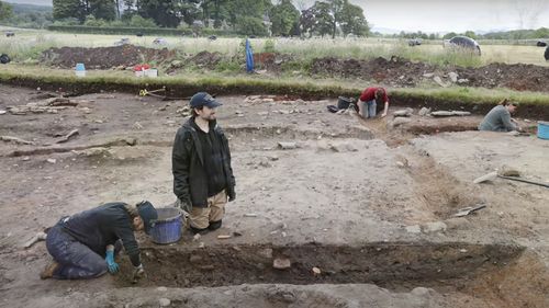 Pantofi cu mărimea 49, care datează din epoca romană, îi intrigă pe arheologii din Anglia
