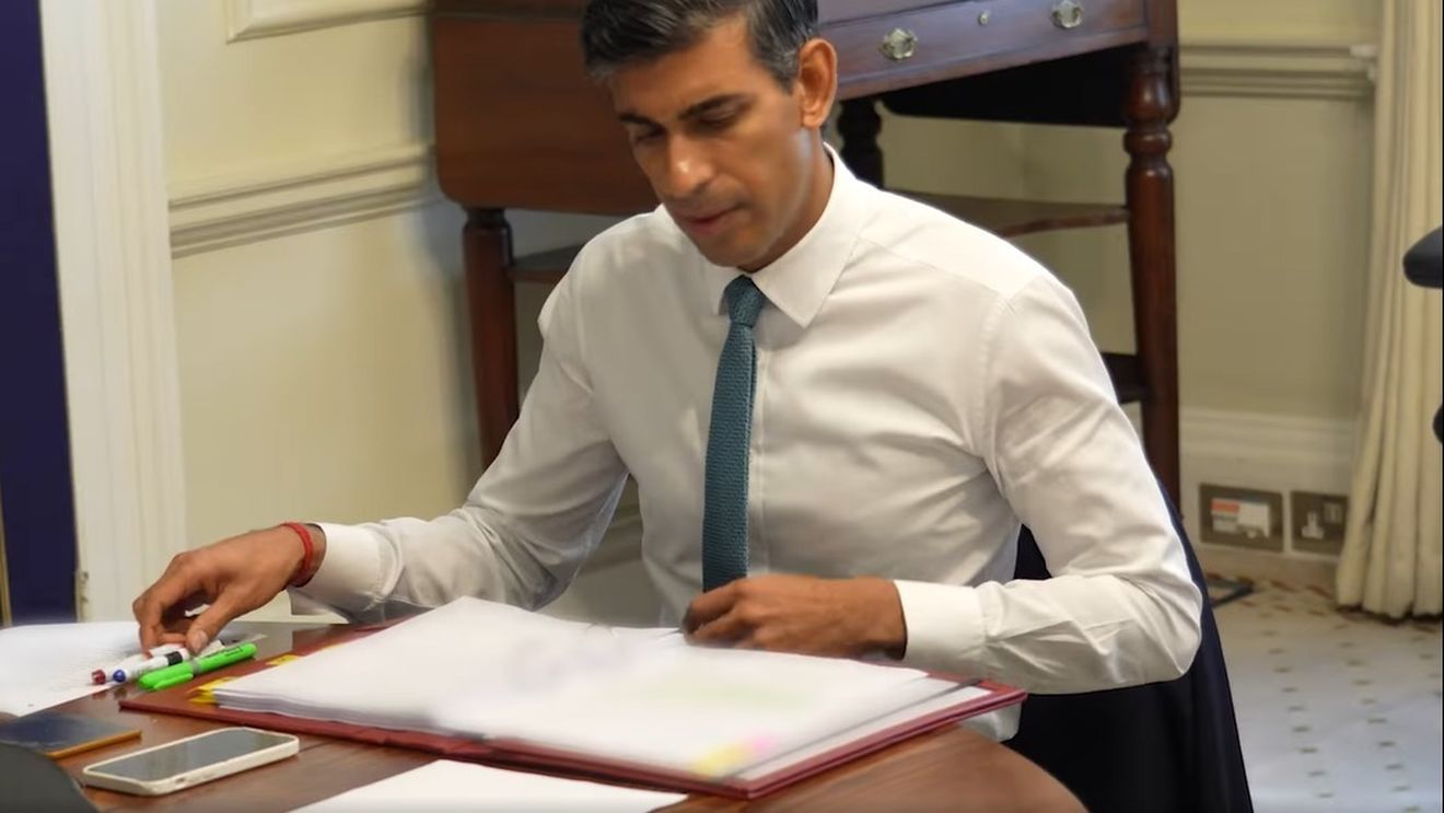 Sunak prezintă scuze în Parlament, după prezentarea unui raport copleşitor al fostului judecător Brian Langstaff cu privire la scandalul sângelui contaminat, în care autorităţile sunt acuzate de muşamalizare