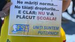 Sindicaliştii din educaţie protestează la Parlament. Ei cer salarii mai mari și norme mai mici