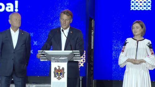 Emmanuel Macron şi Donald Tusk salută victoria pro-europenilor în alegerile parlamentare din Republica Moldova