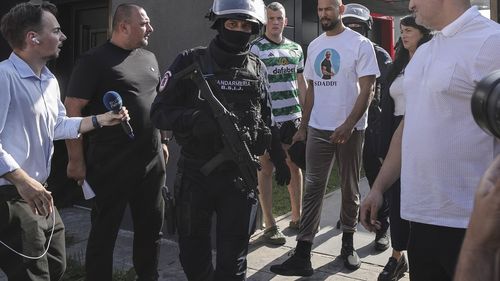 BREAKING Noi descinderi la frații Tate: Perchezițiile DIICOT vizează noi acuzații, între care trafic de minori, act sexual cu un minor, trafic de persoane, influențarea declarațiilor și grup infracțional organizat (surse)
