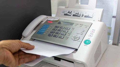 Grecia interzice faxul în instituțiile de stat și îi obligă pe funcționari să comunice cu cetățenii prin email
