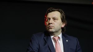 INTERVIU Cum digitalizează Republica Moldova într-un singur portal toate serviciile birocratice pentru cetățeni și firme pentru a elimina birocrația / Ce impozite plătesc investitorii străini - interviu cu vicepremierul Dumitru Alaiba