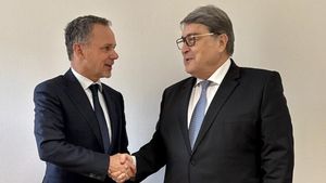 Emil Hurezeanu, discuţie cu omologul din Olanda pe tema jafului de la muzeul Drents / Ministrul român de Externe a insistat asupra importanţei recuperării artefactelor furate, explicând rolul lor în cultura românească