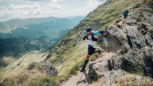 Peste 200 de alergători din zece ţări, aşteptaţi sâmbătă la ultramaratonul de la Bâlea Lac