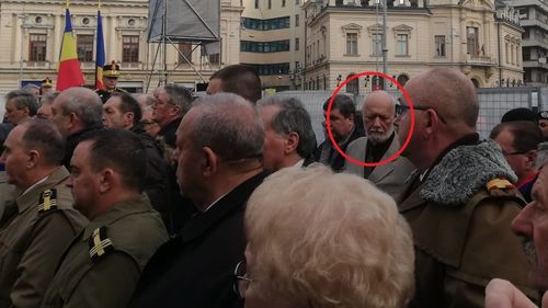 VIDEO Gelu Voican Voiculescu e prezent la comemorarea Revoluției în fața Ministerului de Interne, deși ieri a fost huiduit și agresat în Piața Universității