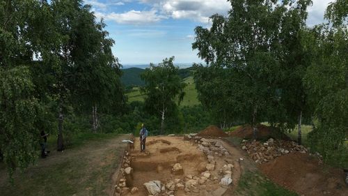 VIDEO/FOTO: Cimitir vechi de 4.700 de ani, la Râmeț. O echipă internațională de cercetători caută informații despre populațiile antice ale Europei, cu ajutorul tehnologiei
