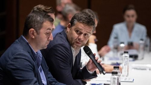 Primarul Sectorului 6 ironizează proiectul trenului metropolitan, inițiat de Nicușor Dan: Decât să se insiste pe proiecte faraonice si scumpe, mai bine ne-am concentra pe lucruri mai realizabile