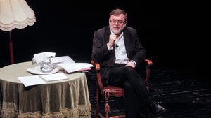 Dramaturgul și scriitorul Matei Vișniec a devenit membru de onoare al Academiei Române