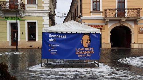 Emil Boc a autorizat cortul partidului extremist AUR pentru strângerea semnăturilor la referendumul de demitere a lui Klaus Iohannis