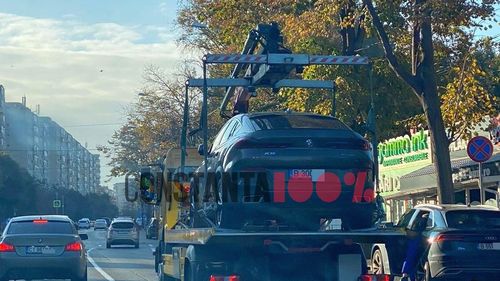 Mașina Elenei Băsescu a fost ridicată după ce a parcat-o la intrarea într-o stație de autobuz din Constanța / Reacția candidatei PMP: Toți constănţenii ştiu cât de aglomerat este oraşul şi ce problemă mare este lipsa locurilor de parcare