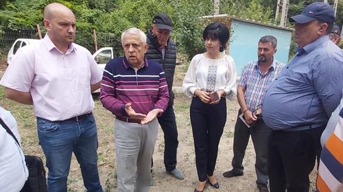 Petre Daea a vizitat sistemele de irigaţii de pe malul Prutului / Patru noi puncte de lansare a rachetelor antigrindină