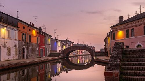 Proiect într-un oraș din sudul Italiei: sărutul în spațiul public să fie interzis, iar protagoniștii să fie amendați  cu 500 de euro / ”Nu-mi place să văd oameni, indiferent de orientarea lor sexuală, manifestându-se excesiv pe străzi”