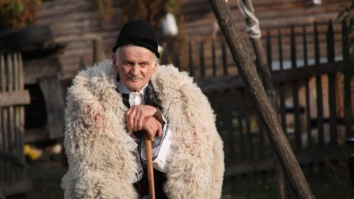 Cel mai bătrân cioban din România a murit la 102 ani, după ce a fost lovit de un tractor