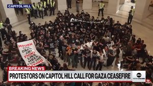 VIDEO Peste 300 de persoane au fost arestate după ce s-au adunat la Capitoliu pentru a protesta faţă de războiul dintre Israel şi Hamas