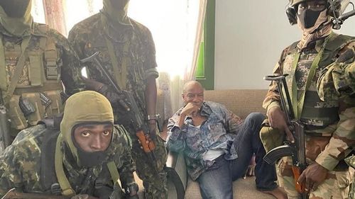 Lovitură de stat în Guineea / Președintele, reținut de forțele speciale / Naționala de fotbal a Marocului, blocată în această țară