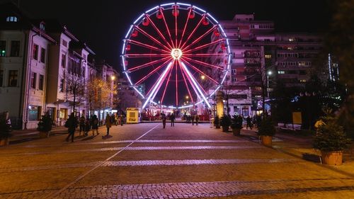 VIDEO Iașul cheltuie aproape 1 milion de lei pentru sărbătorile de iarnă: Roată panoramică și carusel pe pietonalul Ștefan cel Mare, 800 de brazi în ghivece și iluminat festiv