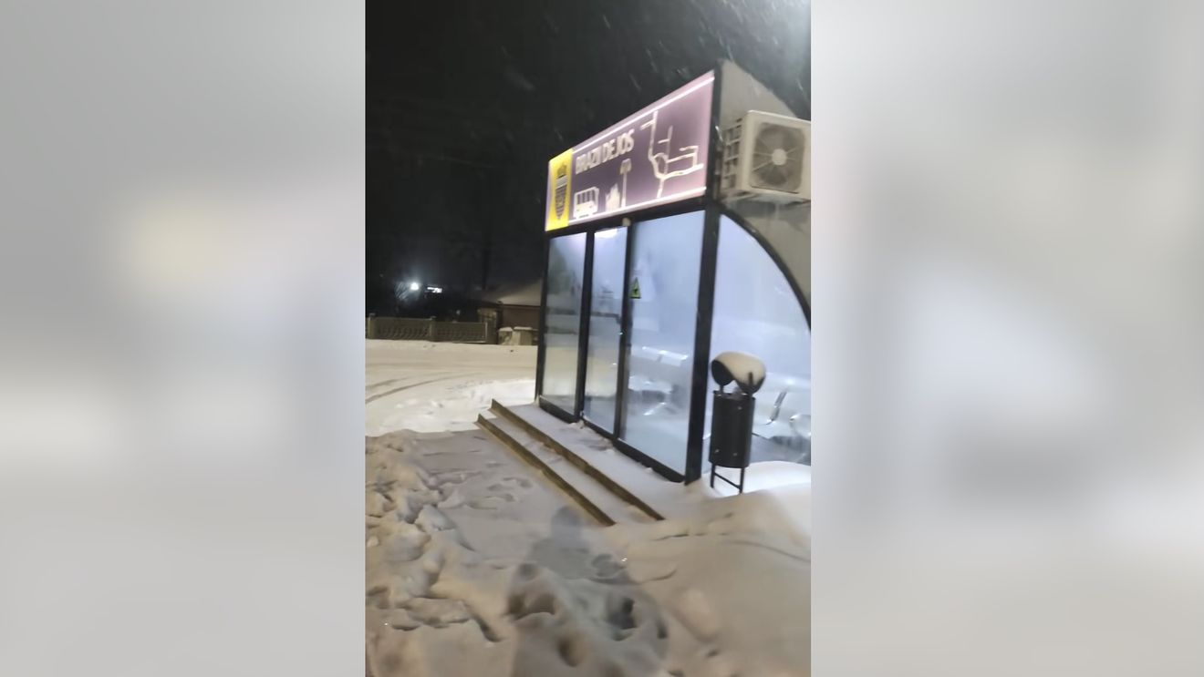 O comună din Prahova are stații de transport în comun încălzite / Se închid la miezul nopții și se redeschid la ora 5 dimineața