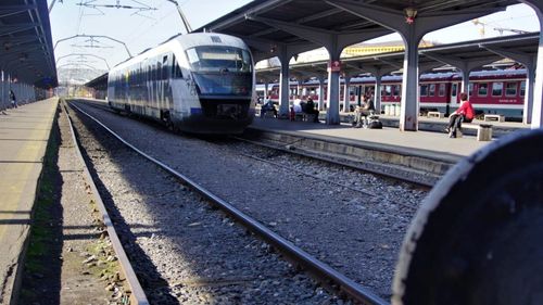 BREAKING Biletele de tren s-au scumpit cu aproape 9%, dar Ministerul Transporturilor a ascuns majorarea prețurilor 2 zile