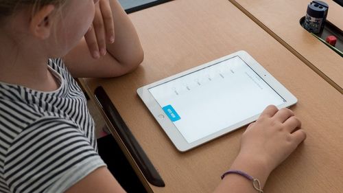 Toate unităţile de învăţământ din municipiul Buzău vor face cursuri online săptămâna viitoare, indiferent de rata de vaccinare a personalului/ Rata de infectare din localitate este 11 la mie