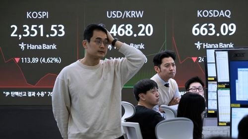 LIVE Donald Trump amenință China cu tarife vamale suplimentare de 50% / Mișcare de panică pe bursele mondiale / Cea mai proastă zi pe Bursa din Hong Kong din ultimii 28 de ani / Zi neagră pe bursele europene / S&P 500 și Nasdaq intră în teritoriul „bear market”