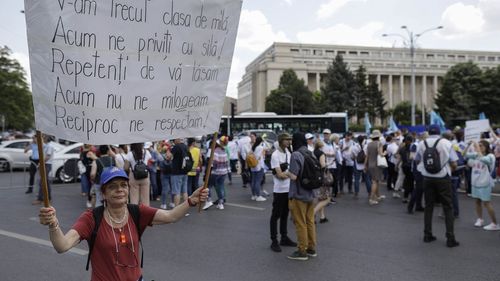 OFICIAL Sindicatele din Educație continuă greva: Nu ne-ați convins că, după încheierea grevei, veți investi cu adevărat în educație. Nu v-ați asumat printr-un act normativ că, odată cu apariția noii legi a salarizării, salariul profesorului debutant va fi cel puțin egal cu salariul mediu pe economie