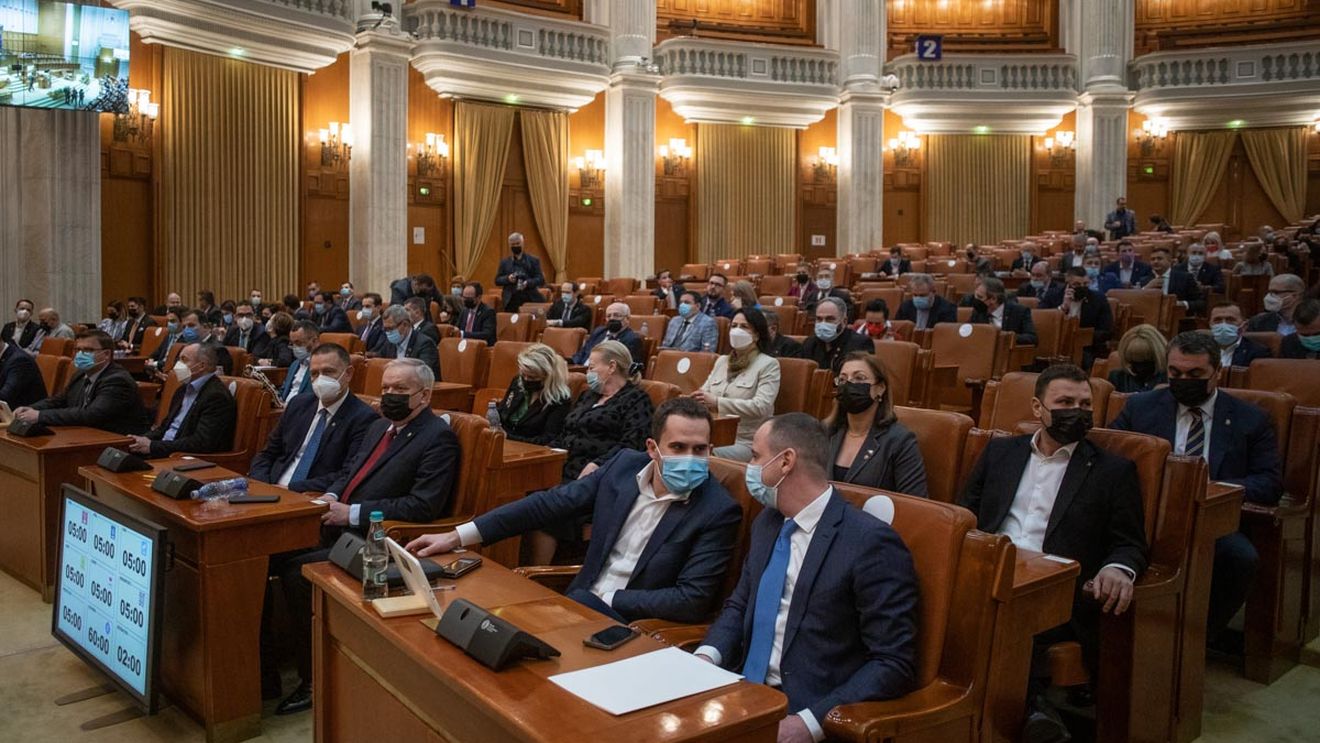 USR anunță că proiectul care îi „amnistia” pe plagiatori a fost blocat în plen și retrimis la Comisia de învățământ