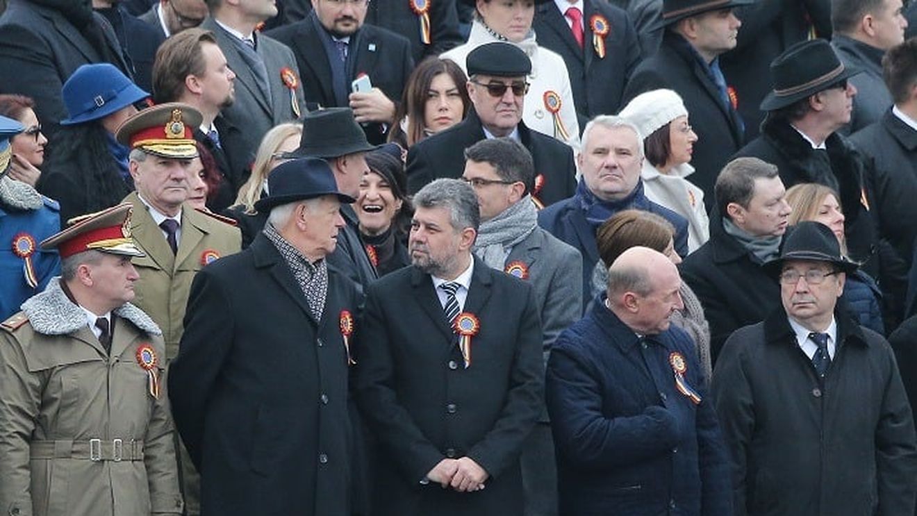 UPDATE Schimb dur de replici între Traian Băsescu şi Marcel Ciolacu: ”Singurul lucru pe care îl mai poate face este să demisioneze” / ”Turnător ordinar. Tu nu mai eşti bun nici să le arăţi oamenilor cum se prepară whisky-ul cu gheaţă” / Cum continuă insultele