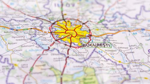 Băsescu: Bucureştiul a fost distrus ca perspectivă şi dezvoltare de Adrian Năstase, când a emis o ordonanţă prin care a spart bugetul Primăriei Capitalei / Bucureştiul nu îşi va reveni până când nu se abrogă acel act normativ / Eu aş ieşi în stradă