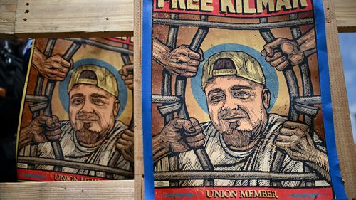 Salvadorianul deportat din greşeală Kilmar Abrego Garcia a fost adus înapoi în SUA, dar a fost pus sub acuzare pentru trafic cu imigranţi