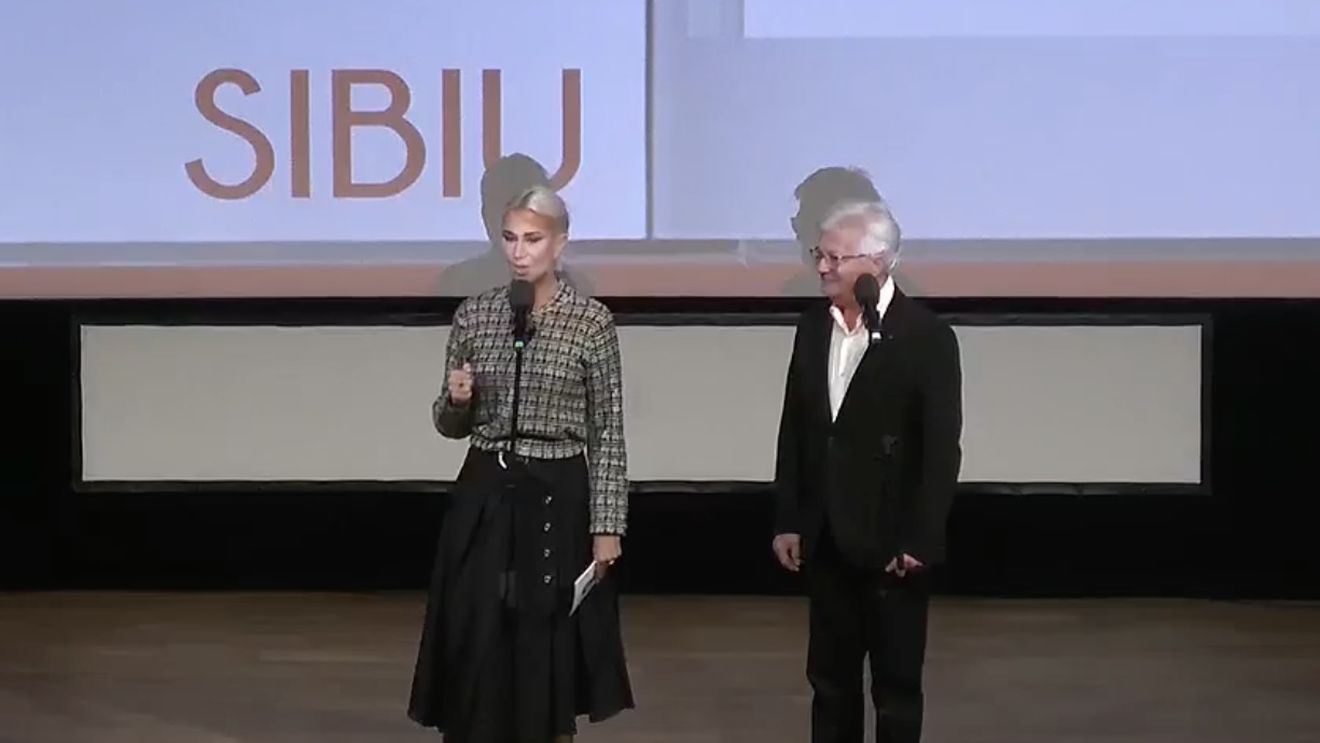 Raluca Turcan, apostrofată din public la deschiderea Astra Film Festival: „Huo! Pe banii românilor nu faceți campanie electorală!” / Reacția ministrului: ” Eu sunt obișnuită. Fiind în lumea aceasta, care seamănă, așa, cu o lume canibalică, am întâlnit toate opțiunile”