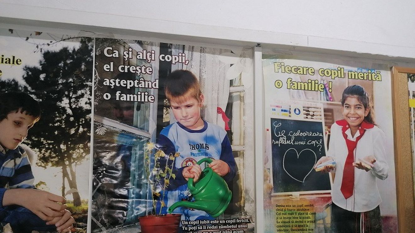 Fenomenul copiilor abandonați. Asistenți maternali angajați și pregătiți în Teleorman cu bani comunitari