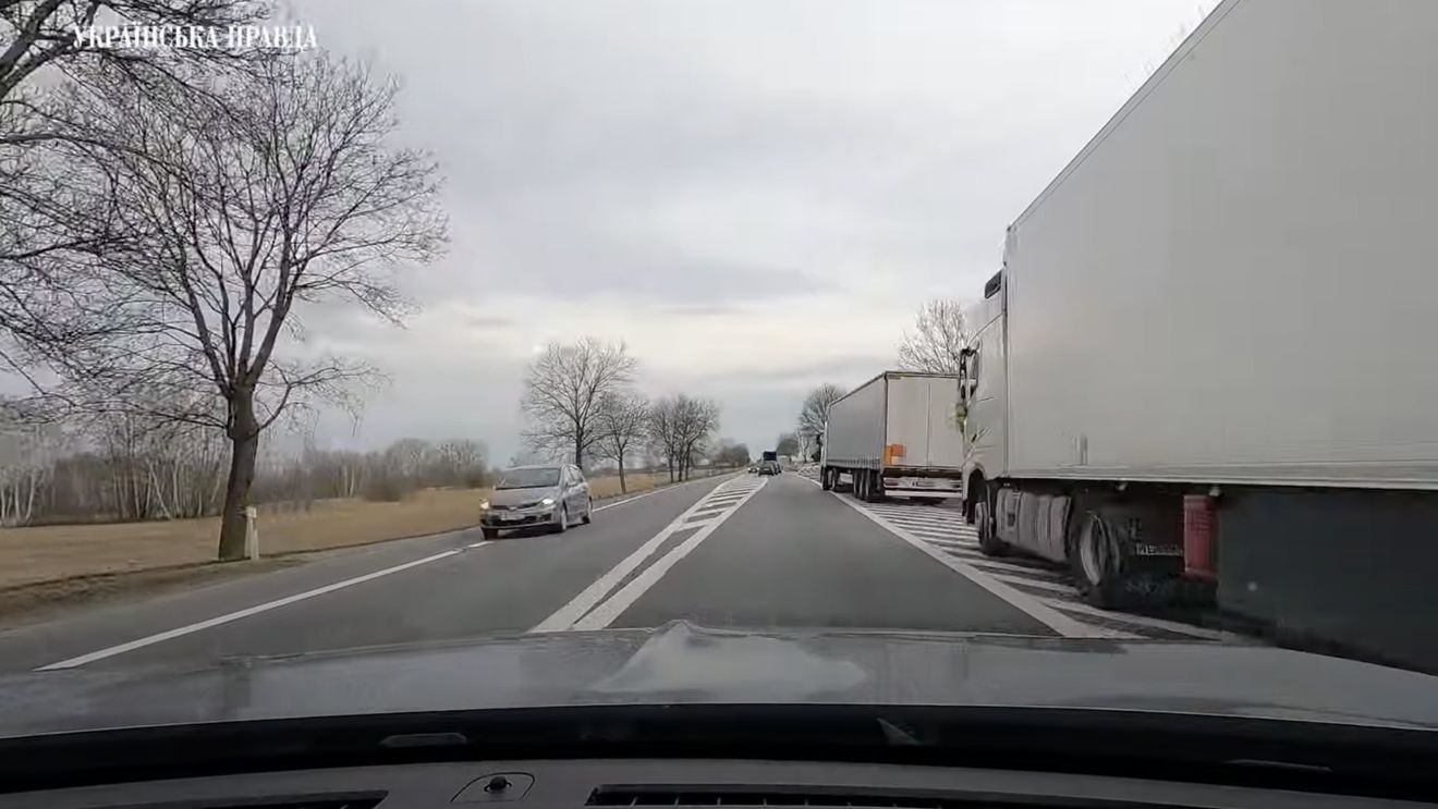 Polonia a restricționat din nou trecerea camioanelor ucrainene