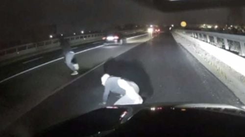 Coșmar pe centura Bucureștiului, trăit de o familie. Câțiva indivizi au încercat să-i jefuiască, dar șoferul i-a pus pe fugă