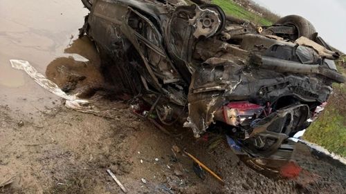 BREAKING Patru morți după ce un tren a lovit o mașină în comuna Vidra din Ilfov / Intervin patru ambulanțe SMURD