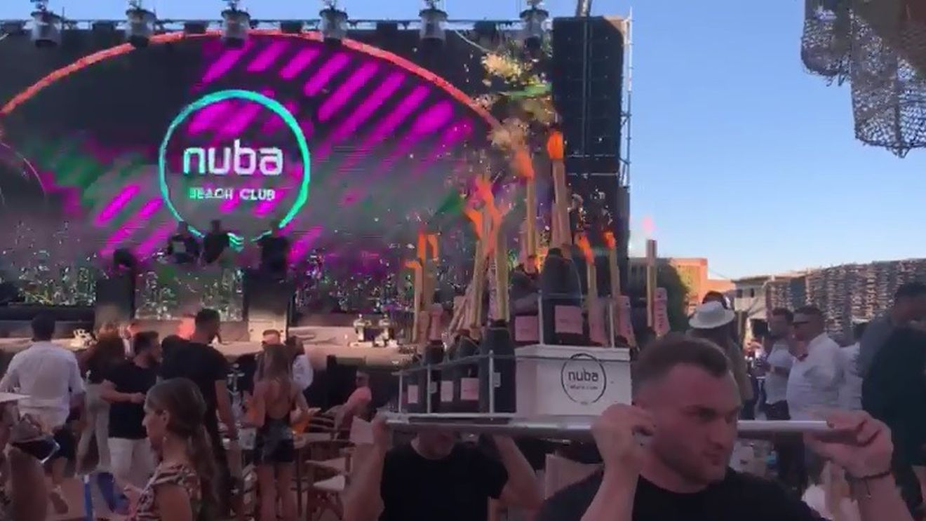 VIDEO Băiatul social-democratului Marian Vanghelie, petrecere opulentă la un club de lux din Mamaia