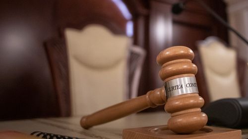 DOCUMENT Cum motivează Curtea Constituțională secretizarea averilor pentru angajații la stat: Protecția datelor cu caracter personal, asumarea declarației doar pentru propria persoană, ingerință în viața privată, pericolul AI / Ce spun opiniile separate