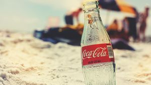 Sticla emblematică a Coca-Cola și alte sticle de whisky sau parfumuri ar putea dispărea din UE