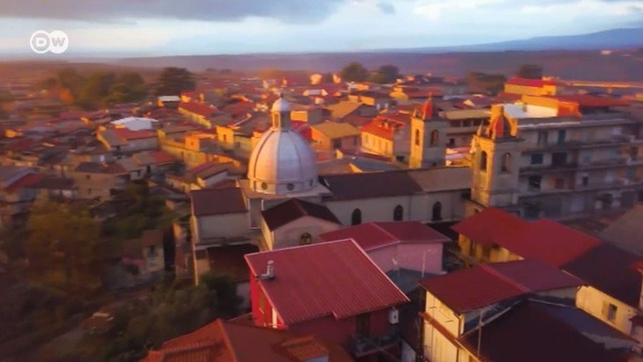 VIDEO Un sat din Italia, cuib al mafiei calabreze, vrea să atragă locuitori care să îl readucă la viață