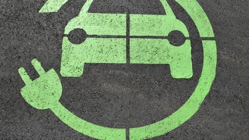 Renault promite să scadă cu aproape 20% preţurile la bateriile pentru automobilele electrice, datorită tehnologiei LFP