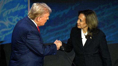 Cursa între Harris şi Trump, mai strânsă ca niciodată cu 15 zile înainte de alegeri