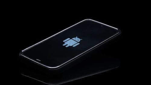 Telefoanele cu Android se vor reporni automat dacă rămân blocate timp de trei zile consecutive, din motive de securitate