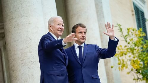 Biden afirmă că a ajuns la un acord cu Macron privind utilizarea activelor rusești înghețate