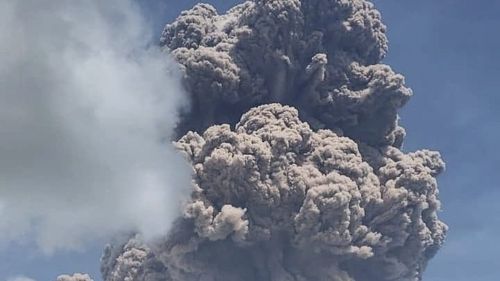 VIDEO Mii de persoane au fost evacuate în urma erupției vulcanului La Soufriere de pe insula Saint Vincent din Caraibe