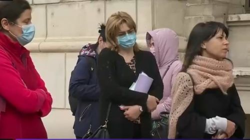 Protest la Ministerul Dezvoltării. Unii angajați acuză că au fost concediați de pe o zi pe alta / Ministrul Ion Ștefan: Am hotărât reducerea cu 40% a echipei politice, adică secretari de stat, subsecretari iar numărul de angajați se va reduce cu 25-30%