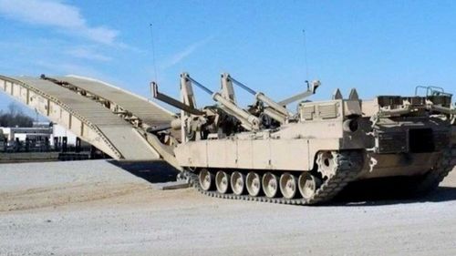 Publicație americană: Armata SUA și cea a României comandă sisteme Joint Assault Bridge, un vehicul pe șenile, blindat, montat pe șasiu de tanc Abrams / Contractul este evaluat la 49 de milioane de dolari