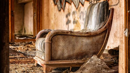 Peste 60 de tone deşeuri din Germania, Elveţia şi Belgia oprite la intrarea în ţară/ TIR-urile erau încărcare cu mobilă second-hand, haine şi obiecte metalice